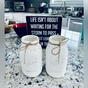 Like New! Set of 2 Mason Jar Vases!